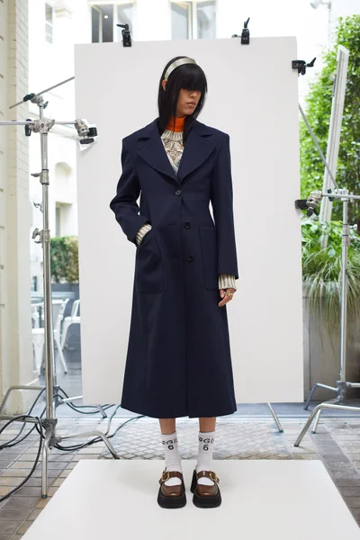 Look 10